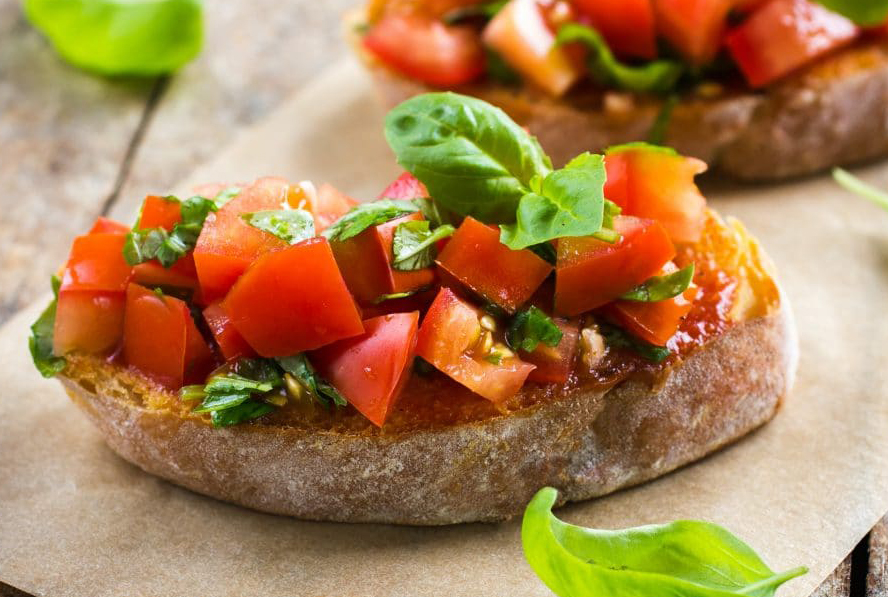 Bruschetta al Pomodoro | Italian Recipes | Italyabroad.com